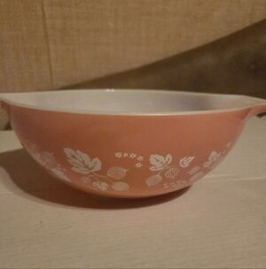 Pyrex Pink Gooseberry Cinderella Mixing Bowl 4-quart, #444